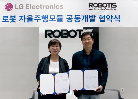 LG전자와 로보티즈는 2018년 9월 28일 로봇 자율주행모듈 공동개발 계약을 체결했다