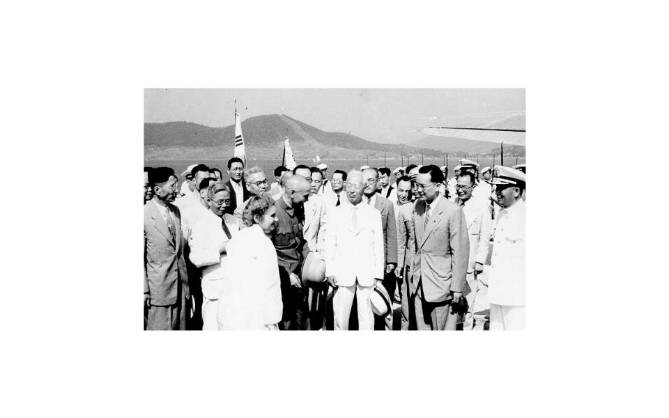 1949년 8월, 서울에서 장개석 총통과 함께 한 이 대통령 부부. 사진=이승만기념관